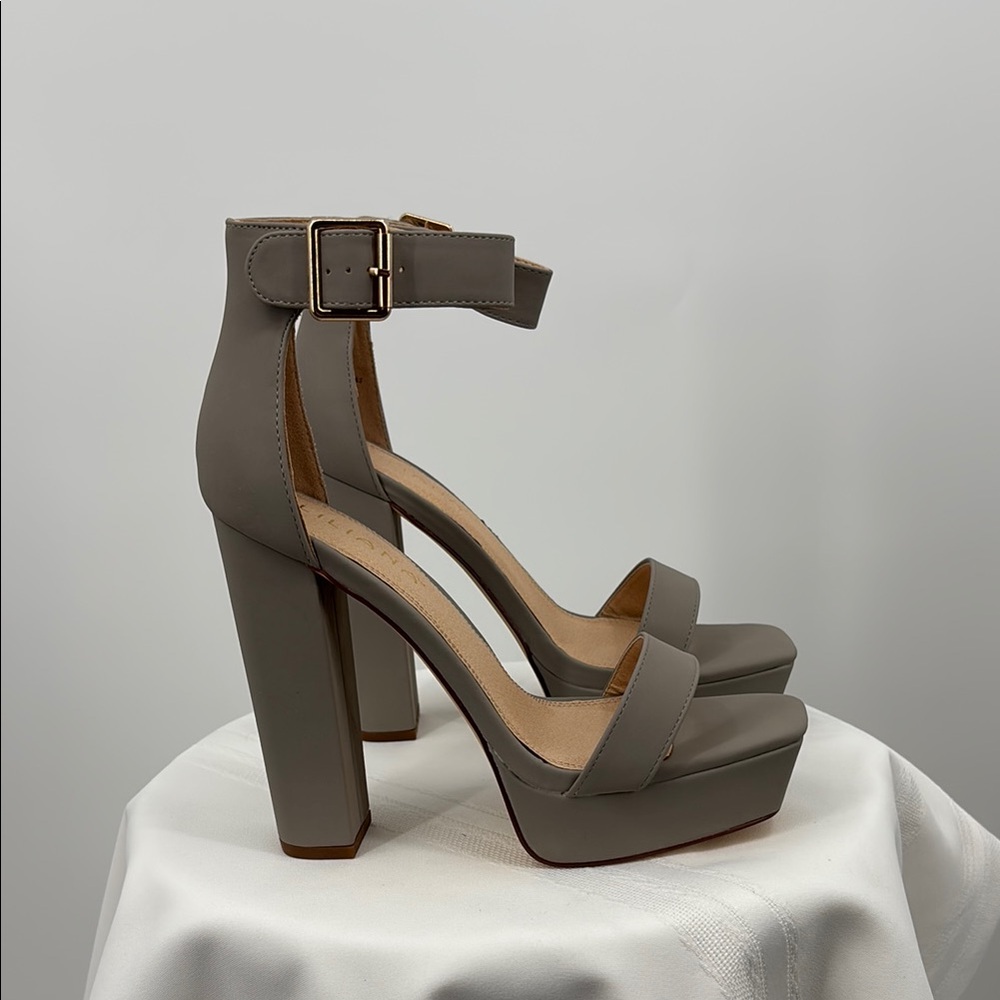 Liliana Gray Platform Sandals with Chunky Heel and Ankle Strap